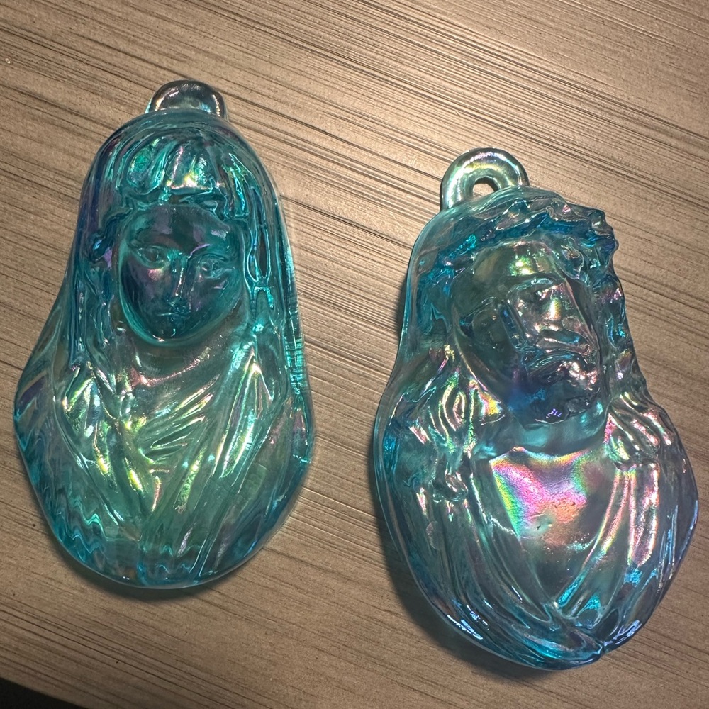Wheaton Celeste Blue Iredescent Glass Wall Jesus & Mary Plaques - Picture 1 of 4